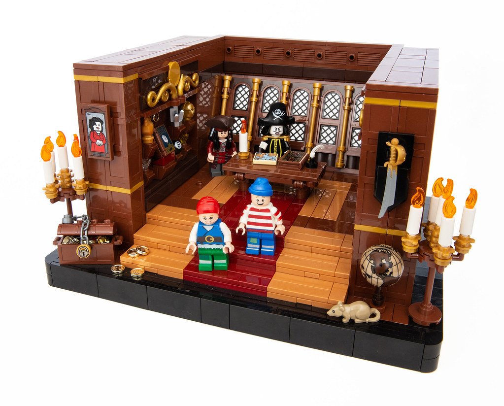 1531413942_Captainsabertothcabin.jpg.836c72c12f8e8622dd9bb8b7a8fb7c8d.jpg